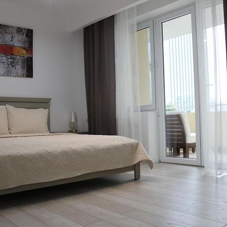 Luxury City Center Apartment - Romana Bukarest Eksteriør billede