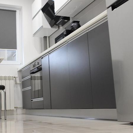 Luxury City Center Apartment - Romana Bukarest Eksteriør billede