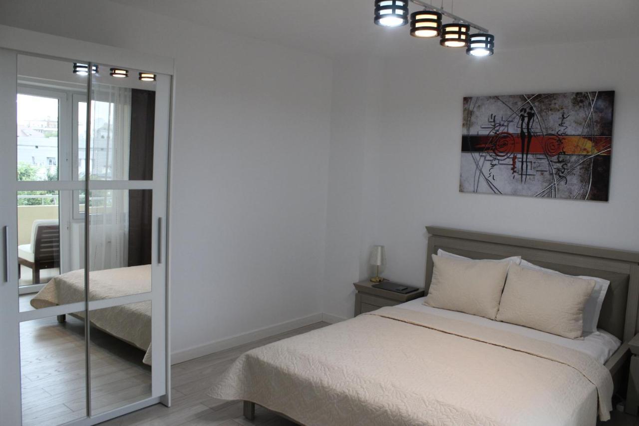 Luxury City Center Apartment - Romana Bukarest Eksteriør billede