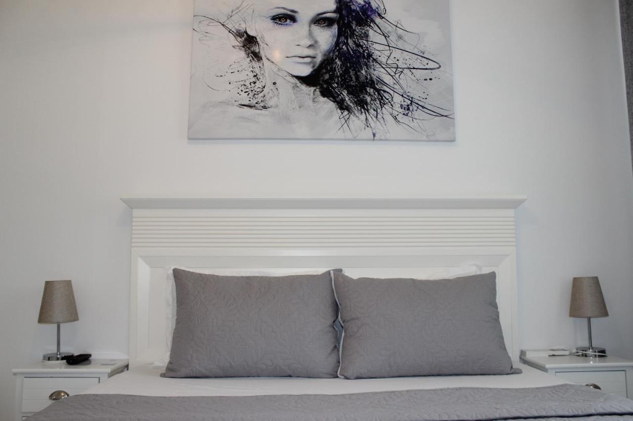 Luxury City Center Apartment - Romana Bukarest Eksteriør billede