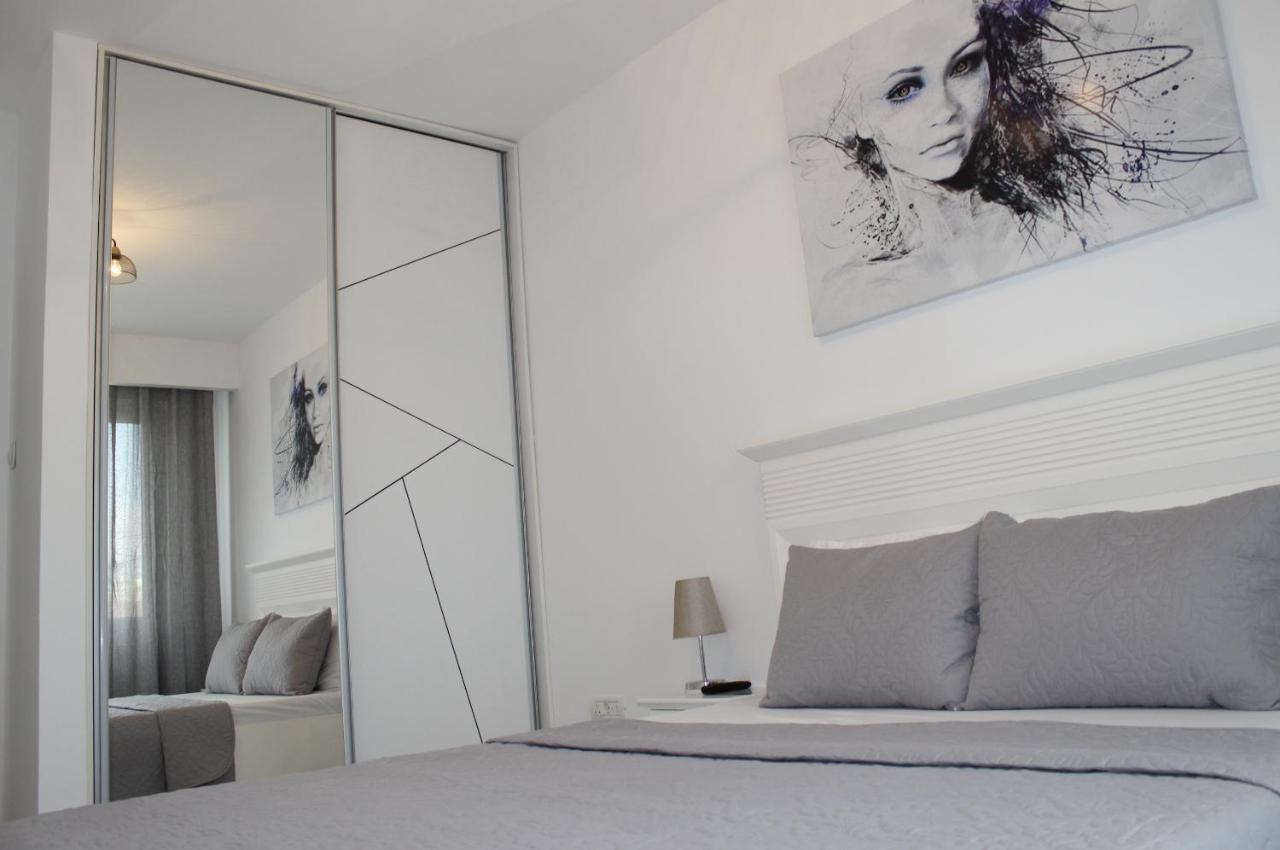 Luxury City Center Apartment - Romana Bukarest Eksteriør billede