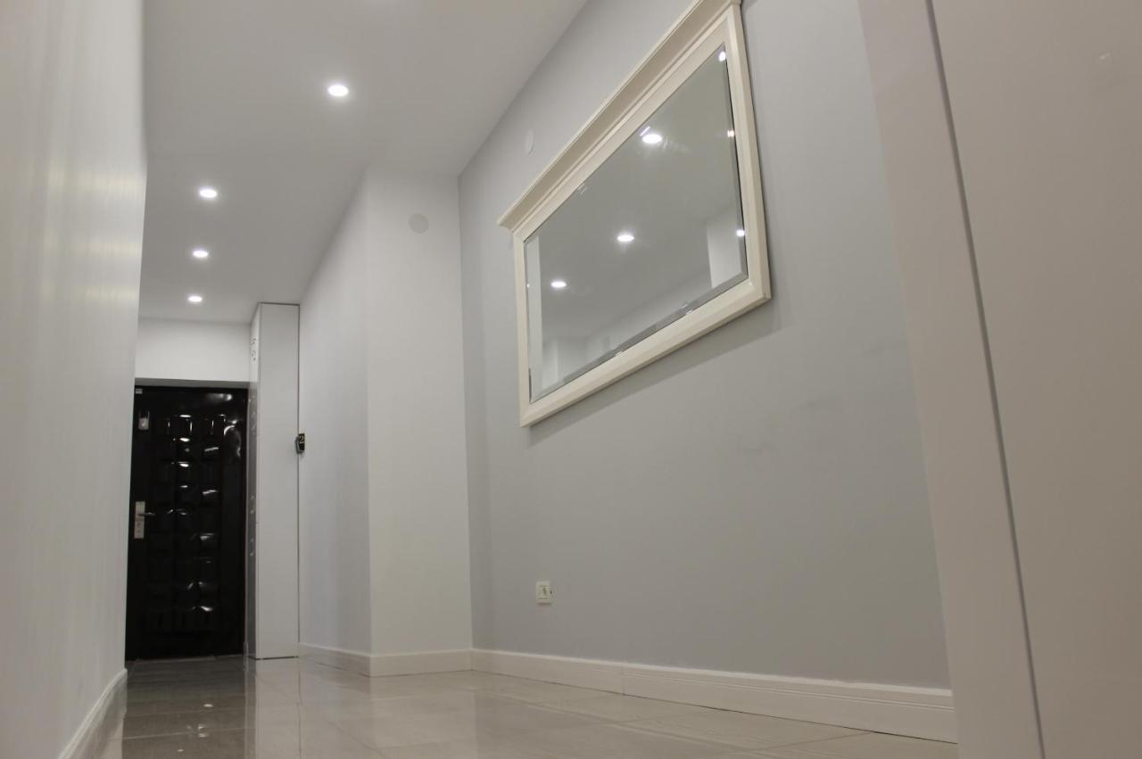 Luxury City Center Apartment - Romana Bukarest Eksteriør billede