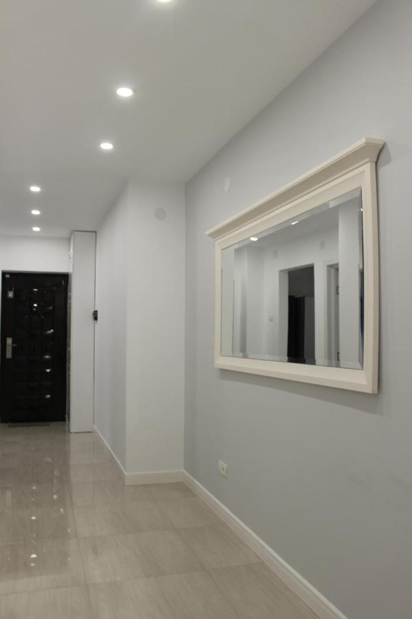 Luxury City Center Apartment - Romana Bukarest Eksteriør billede