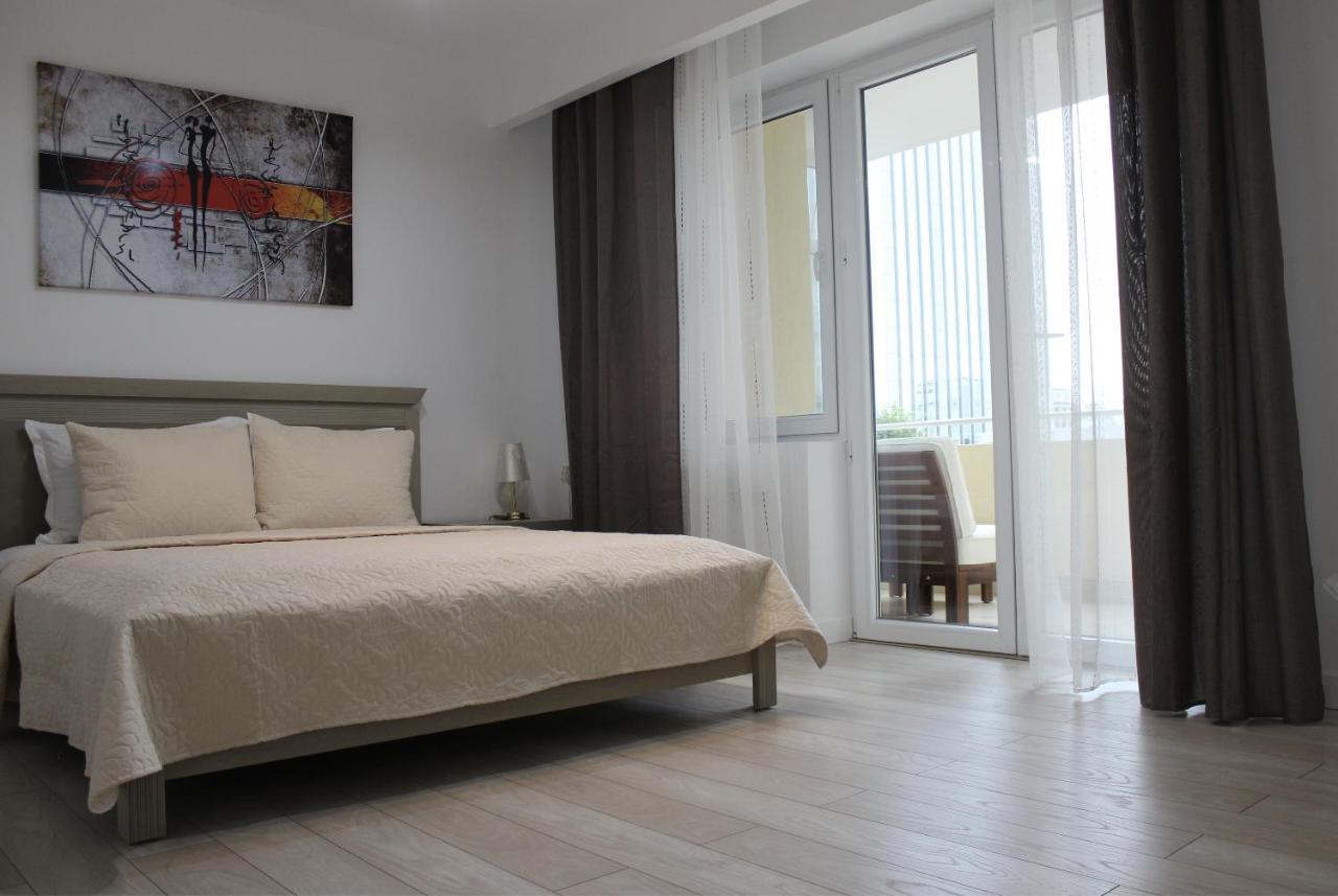 Luxury City Center Apartment - Romana Bukarest Eksteriør billede