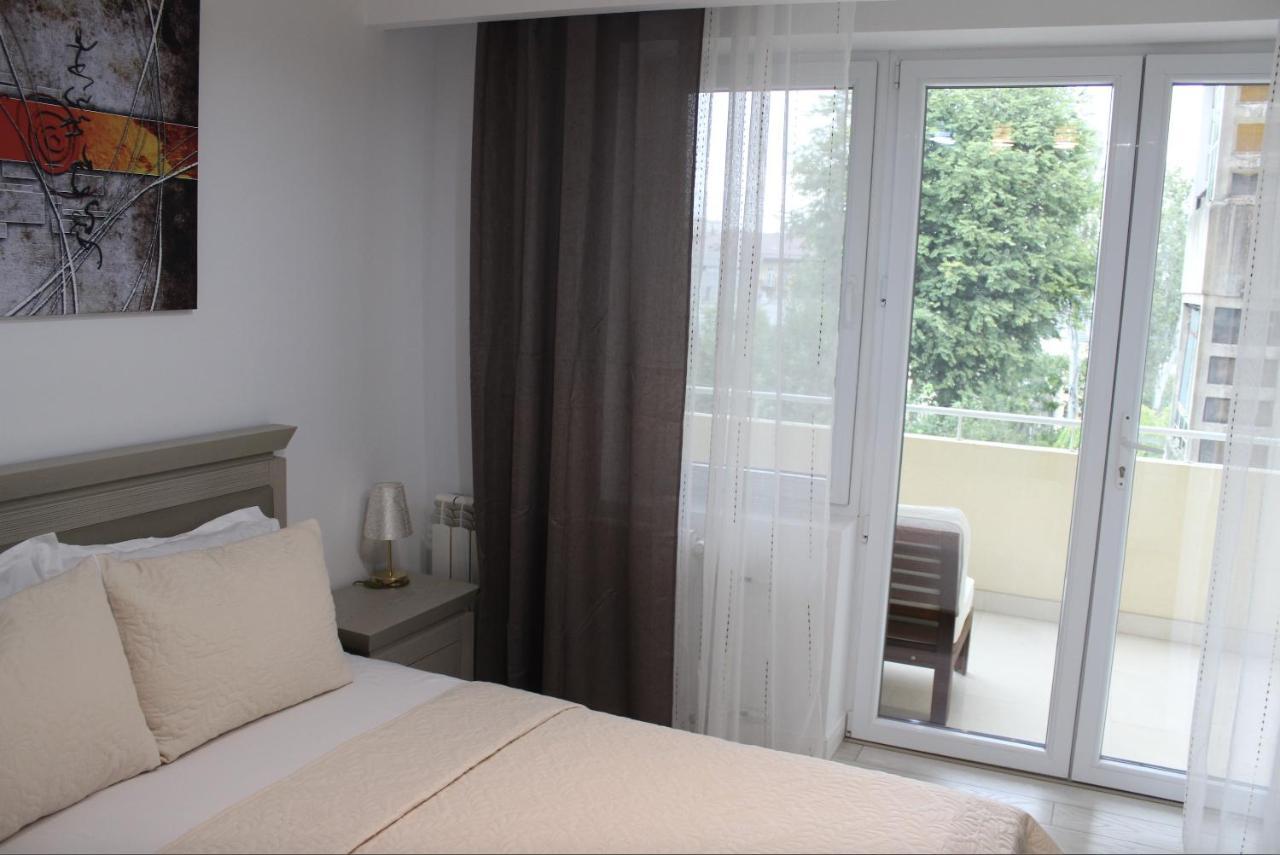 Luxury City Center Apartment - Romana Bukarest Eksteriør billede