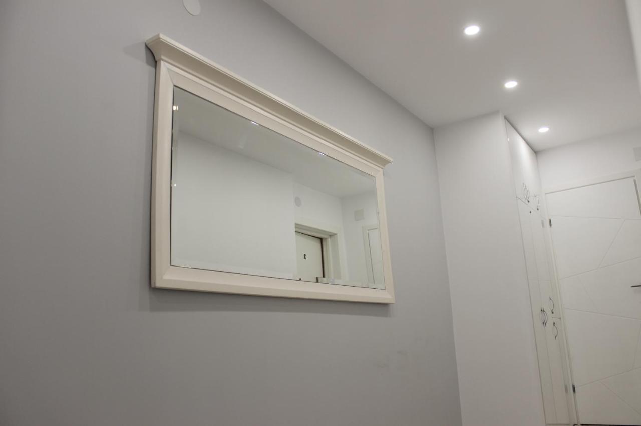 Luxury City Center Apartment - Romana Bukarest Eksteriør billede