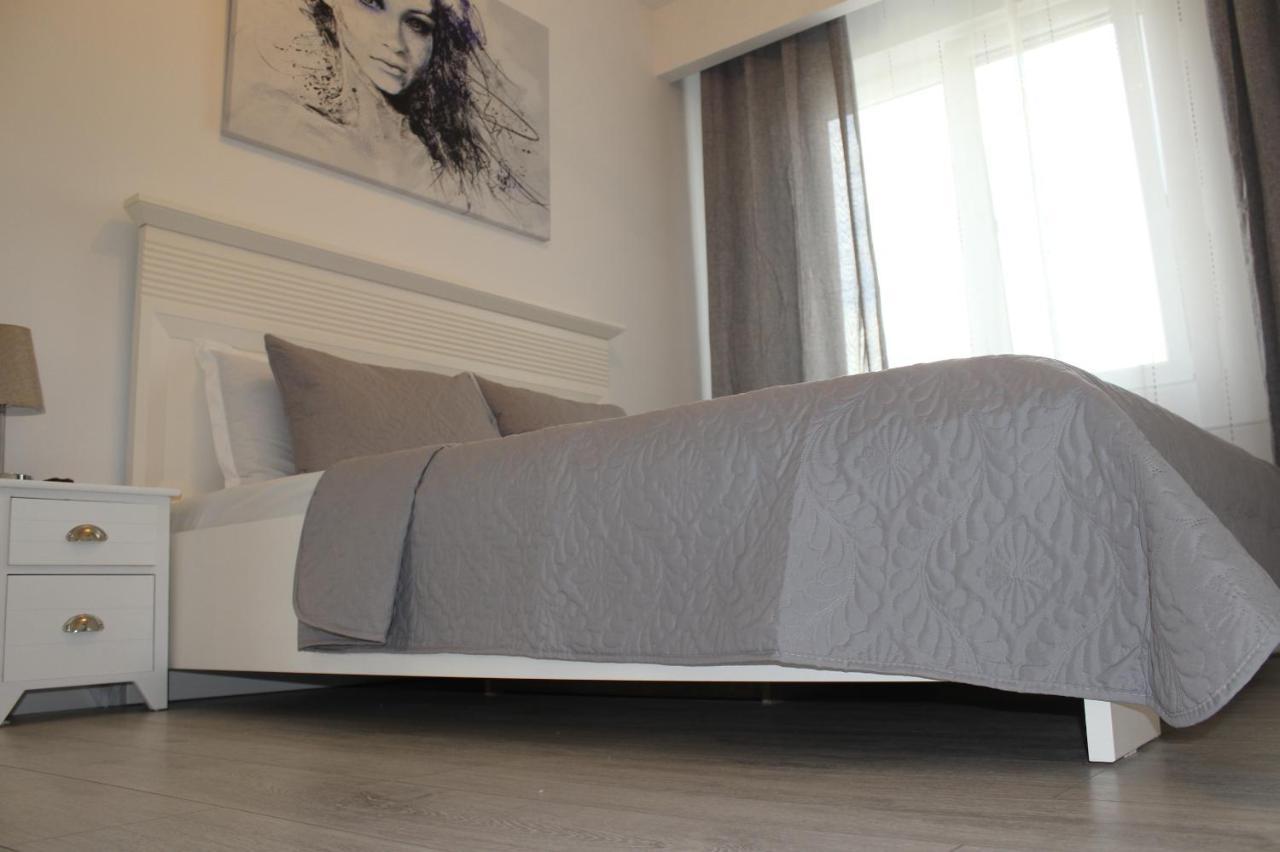 Luxury City Center Apartment - Romana Bukarest Eksteriør billede
