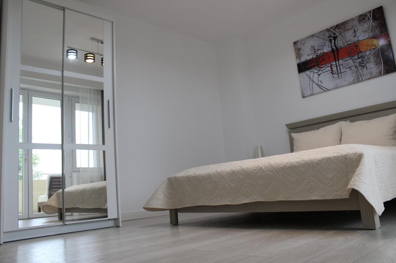 Luxury City Center Apartment - Romana Bukarest Eksteriør billede