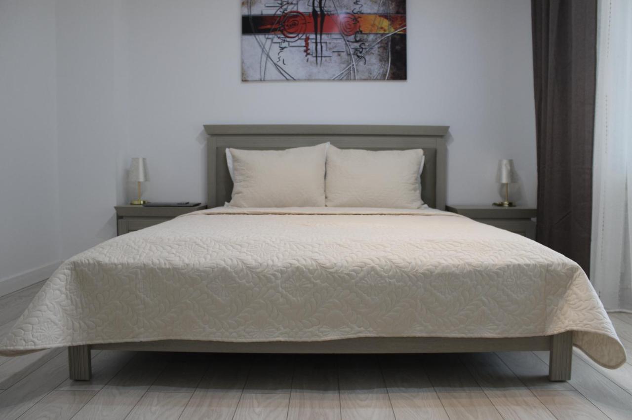 Luxury City Center Apartment - Romana Bukarest Eksteriør billede