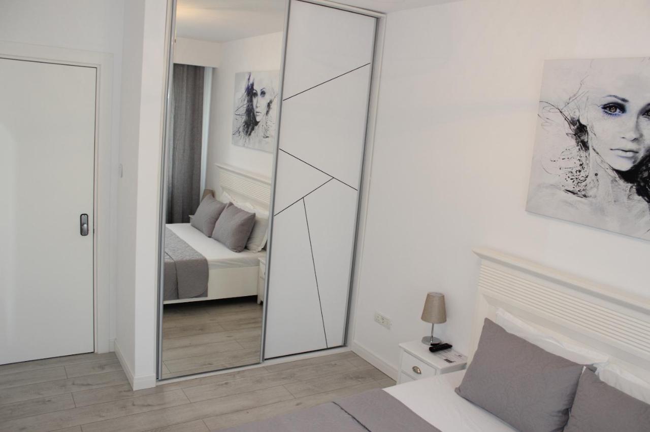 Luxury City Center Apartment - Romana Bukarest Eksteriør billede