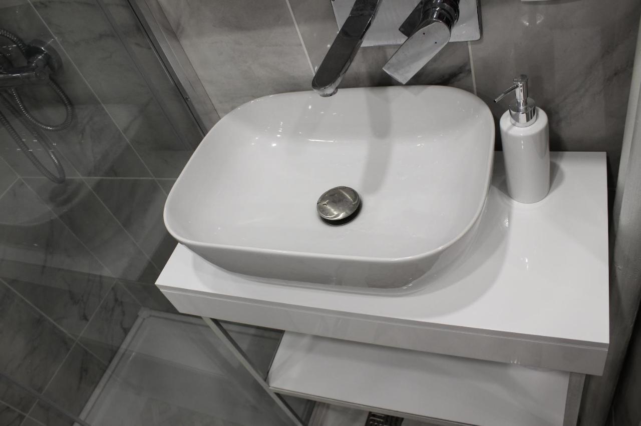 Luxury City Center Apartment - Romana Bukarest Eksteriør billede