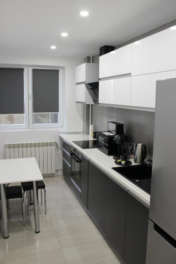 Luxury City Center Apartment - Romana Bukarest Eksteriør billede