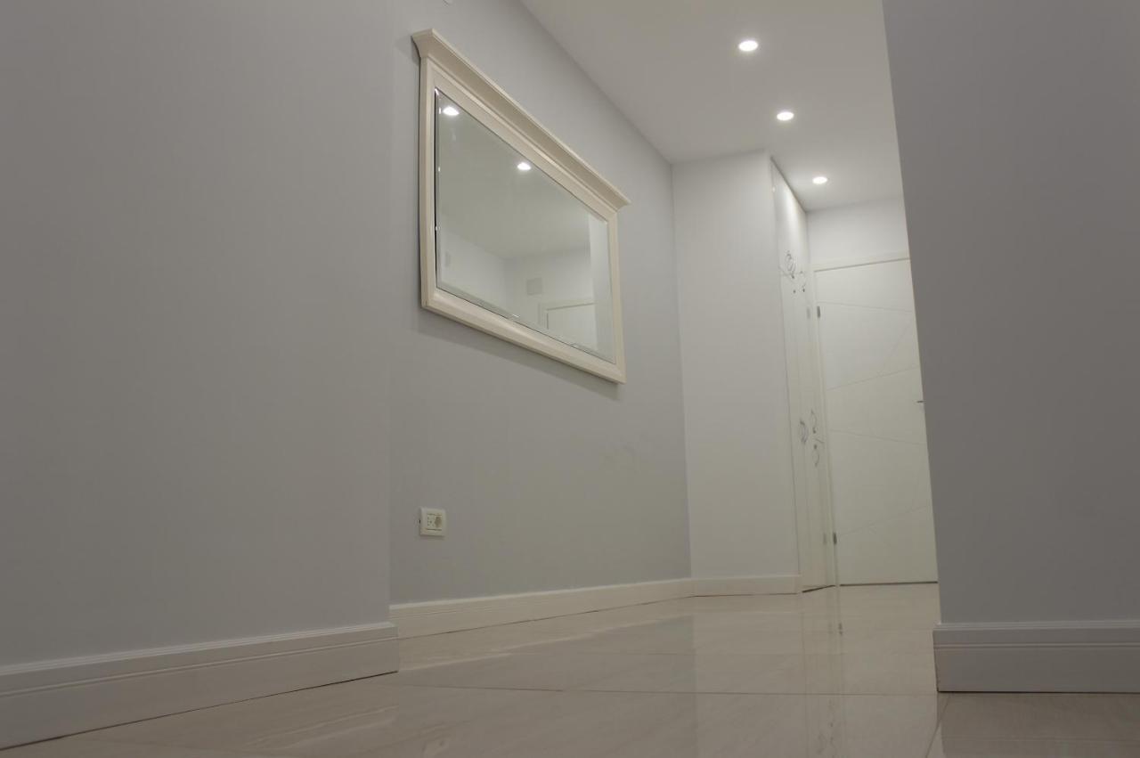 Luxury City Center Apartment - Romana Bukarest Eksteriør billede