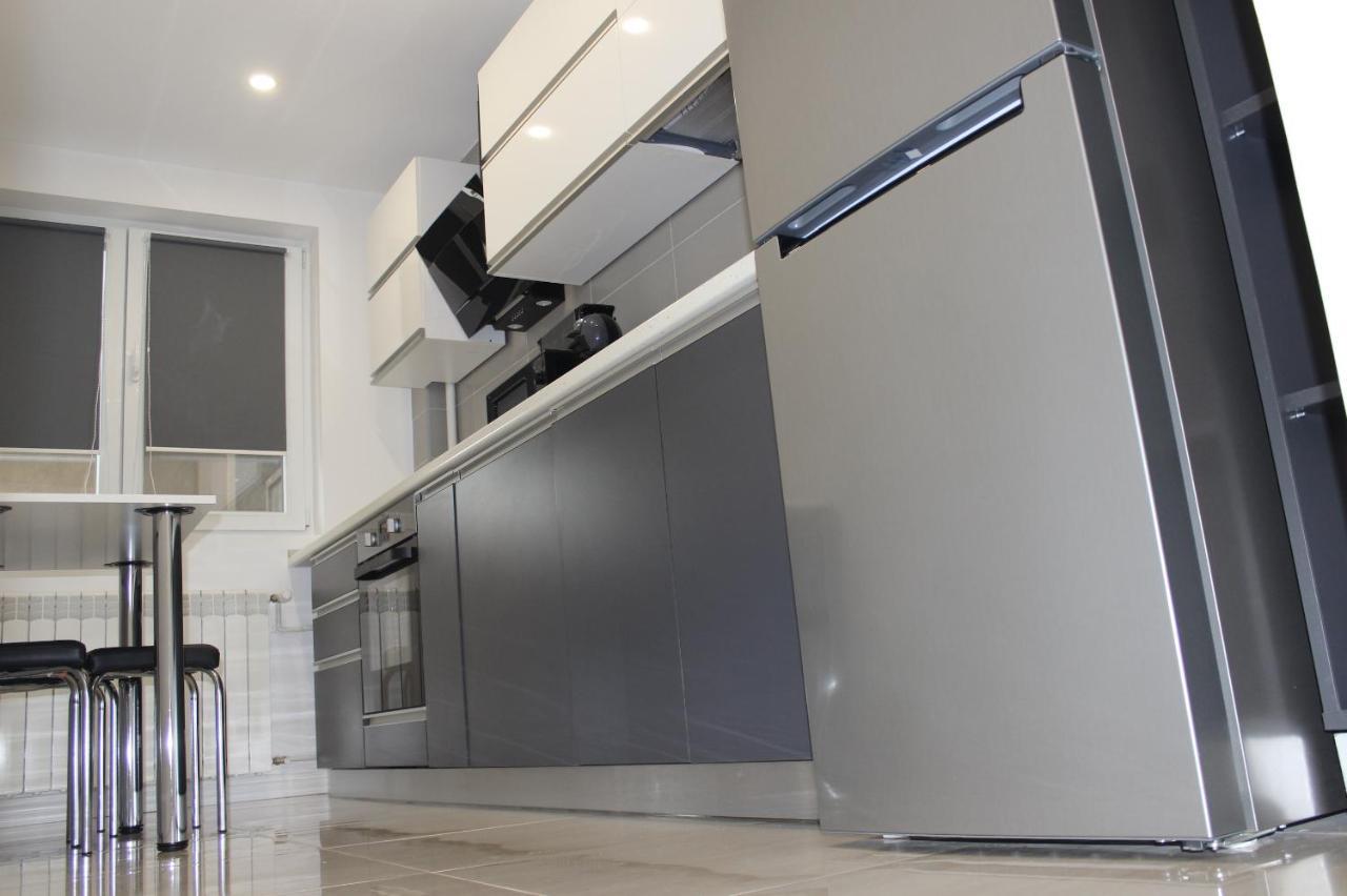 Luxury City Center Apartment - Romana Bukarest Eksteriør billede