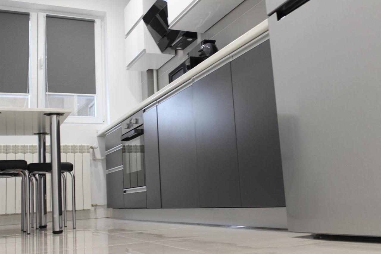 Luxury City Center Apartment - Romana Bukarest Eksteriør billede
