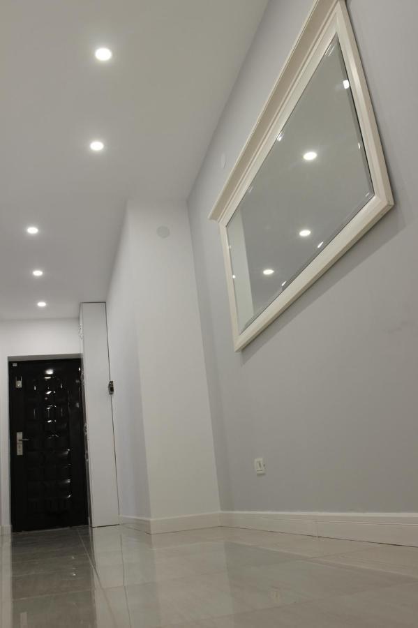 Luxury City Center Apartment - Romana Bukarest Eksteriør billede