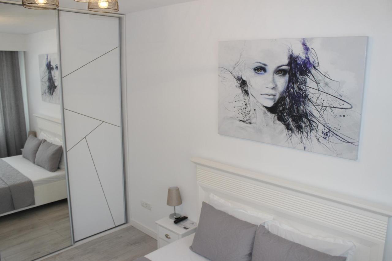 Luxury City Center Apartment - Romana Bukarest Eksteriør billede
