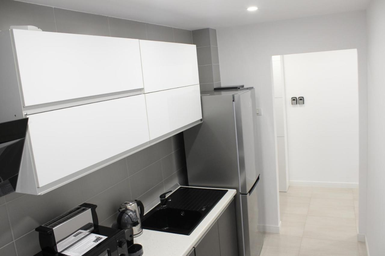 Luxury City Center Apartment - Romana Bukarest Eksteriør billede